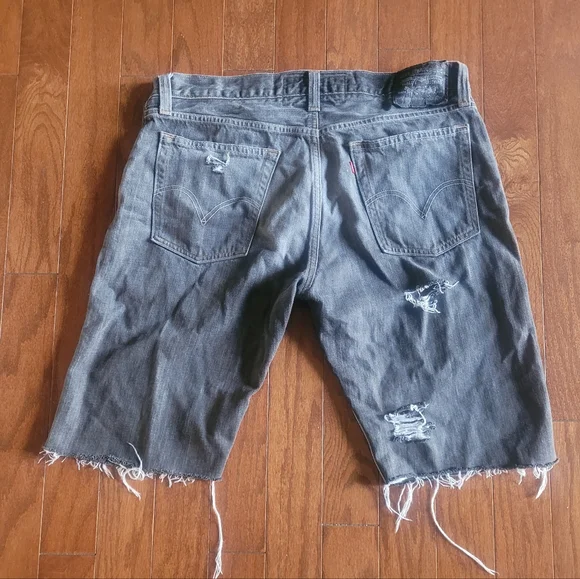 Men's Levi Shorts, sz 36 - Picture 2 of 9